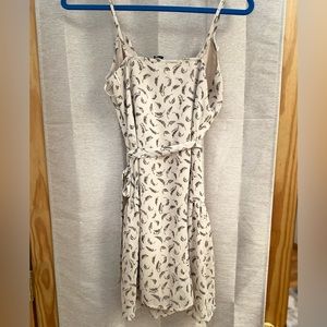 2 👗 Guess dresses